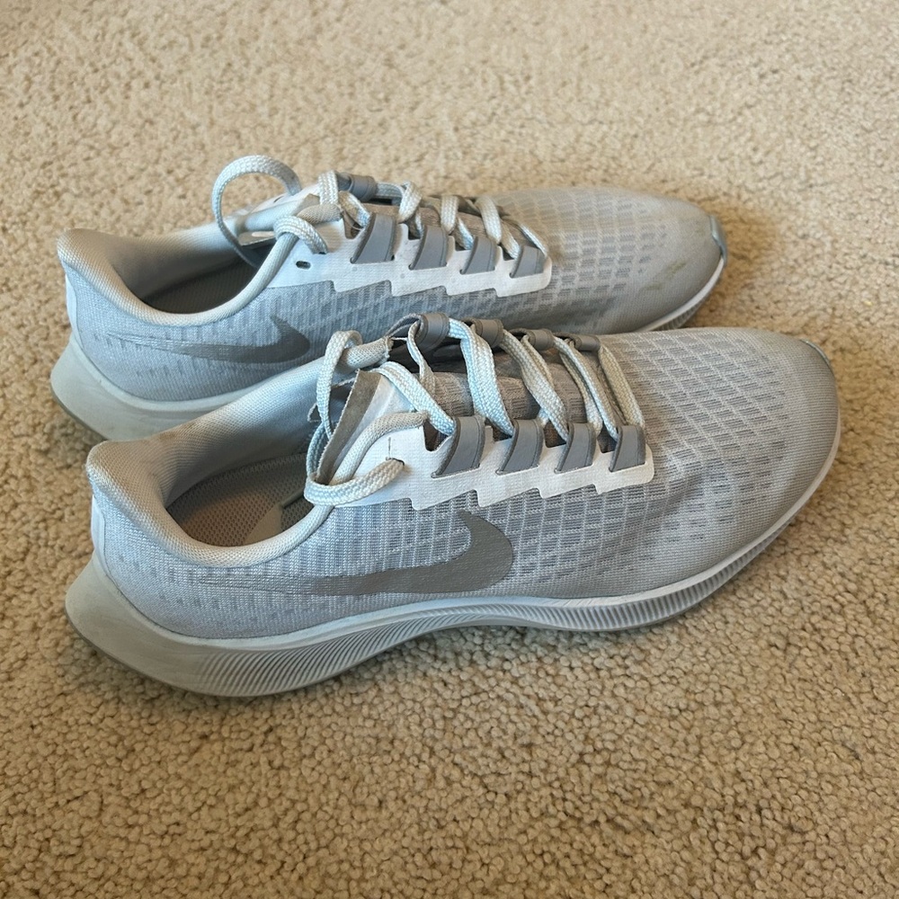 Nike Air Zoom Pegasus 37 SIZE 8.5 WOMEN
